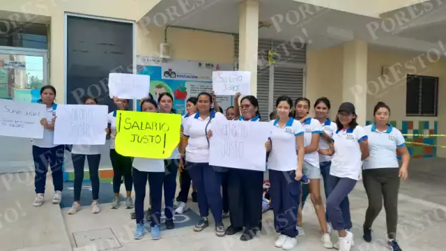 Hacen un paro de labores, pero la directiva del plantel ya metió a otras trabajadoras a sustituirlas