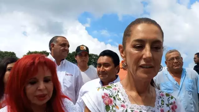 Claudia Sheinbaum se encuentra acompañada de la gobernadora Layda Sansores