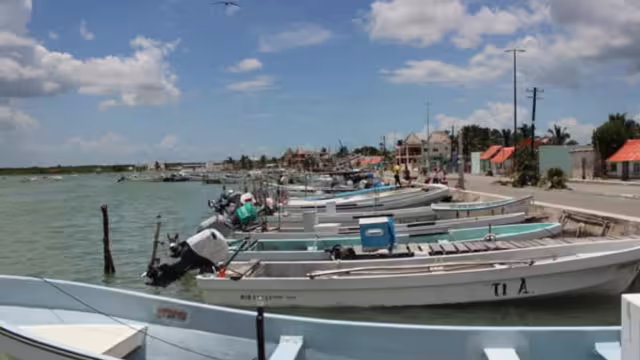 En Río Lagartos las pobladoras cumplen roles importantes en el turismo