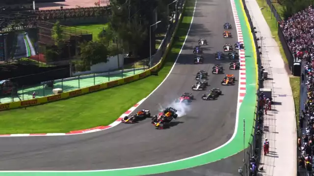 A Checo Pérez le duró poco el Gran Premio de México