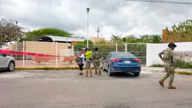 La MARINA también arribó al sitio acordonando el área mientras la Policía de Investigación de la Fiscalía General del Estado y el área de Servicios Periciales,