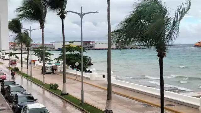 Todo esto derivado de los fuertes vientos y elevado oleaje en el muelle de Playa del Carmen