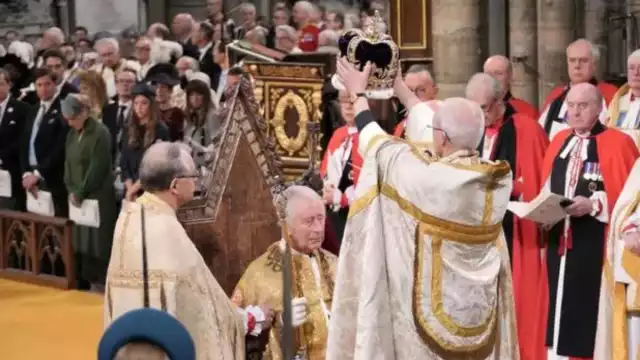 Después de una larga ceremonia, el momento cumbre llegó con la coronación. Foto: Especial