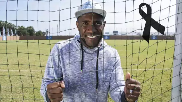 Con su selección nacional jugó la Copa Oro en 2005, 2009, 2011, 2015 y también jugó la Copa del Mundo de Rusia 2018; con Panamá hizo un total de 108 anotaciones

