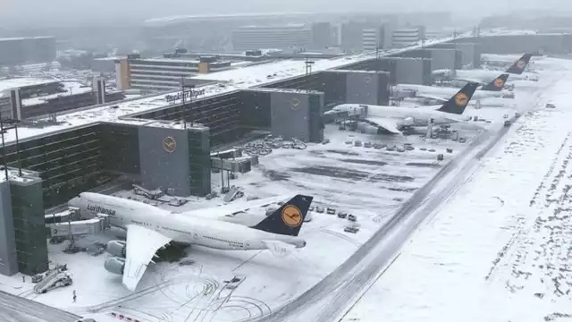 Las fuertes nevadas reistradas en una parte de Alemania han provocado la cacelación de más de 600 vuelos
