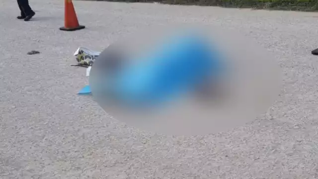 El hombre fue aplastado por las llantas traseras del volquete