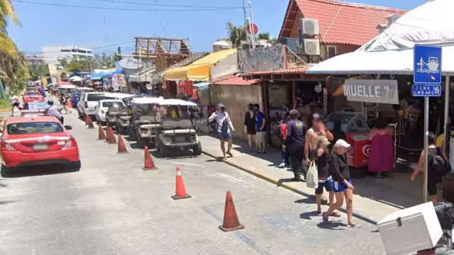 La encargada de un hotel pequeño confirmó que el personal del SATQ está presionando para pagar los impuestos