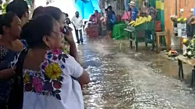 El agua inundó el Mercado Lucas de Gálvez de Mérida