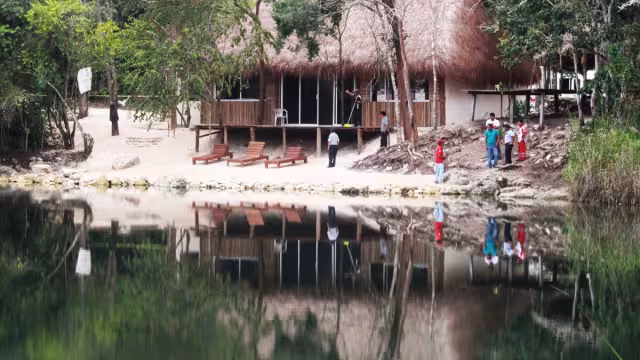 Al lugar llegaron paramédicos de la Cruz Roja
