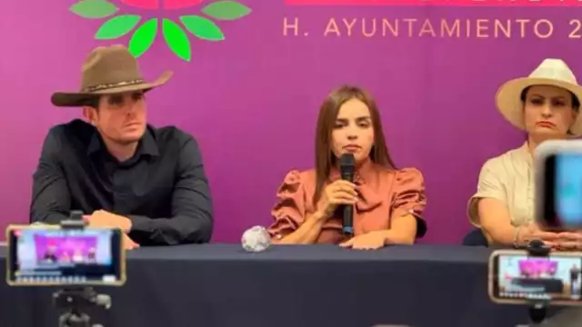 Grecia Quiroz, alcaldesa de Uruapan (centro)