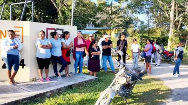 Los padres tomaron la instalación para exigir destitución de maestro