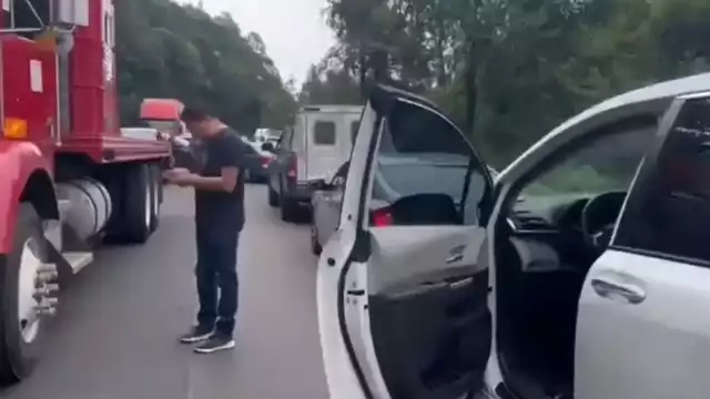 Los automovilistas huyeron en sentido contrario para evitar más problemas