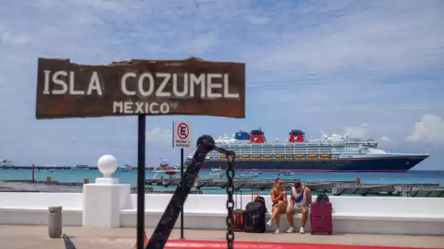 El Viking Polaris y el Viking Mars echarán ancla este viernes, con más de mil 300 pasajeros