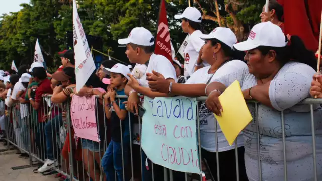 Simpatizantes fueron llegando al punto de reunión, en el Parque de la Paz