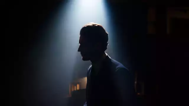 El elegido es británico, tiene 43 años y logró desbancar a figuras de Hollywood