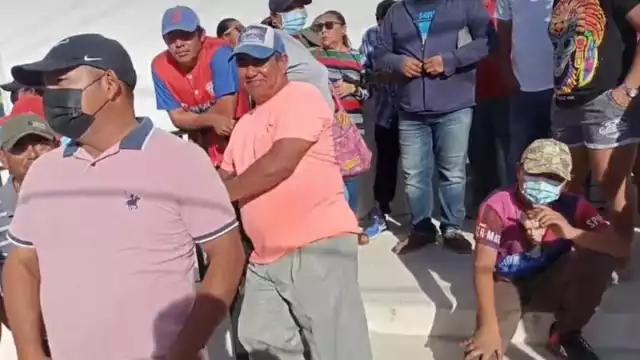 La protesta duró cerca de dos horas hasta que intervino el Secretario del Ayuntamiento