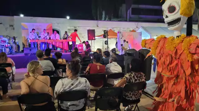 Muchas personas presenciaron el show de marimba "Maderas de Cantan".