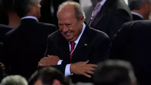 Carlos Romero Deschamps, tuvo una trayectoria política envuelta en escándalos, el Pemexgate fue uno de los más importantes que debió enfrentar