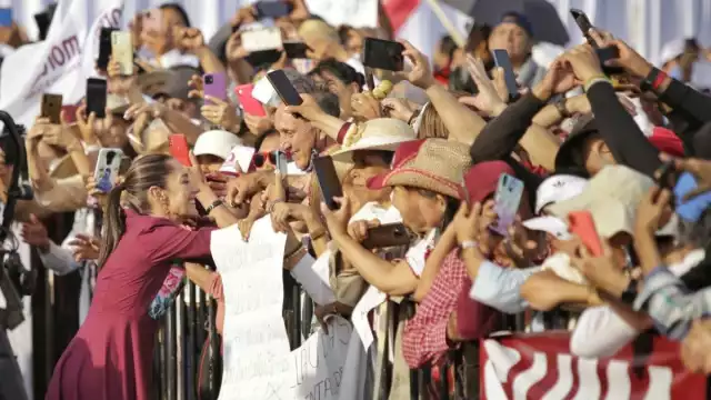 Claudia Sheinbaum convivió de lleno con miles de mexicanos en el Zócalo de CDMX