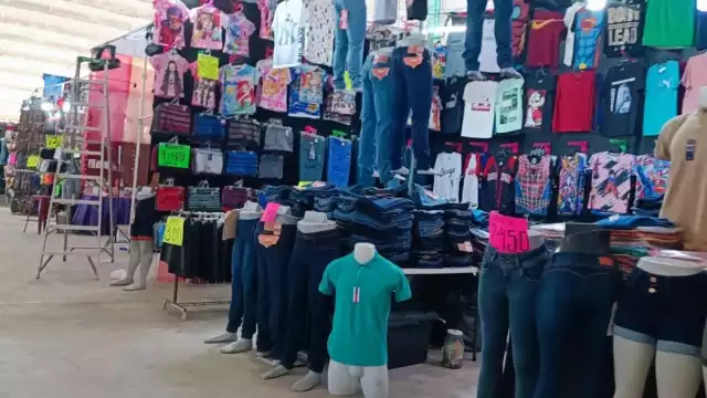 En el tianguis se vio servicios de alimentos, bebidas y otros insumos