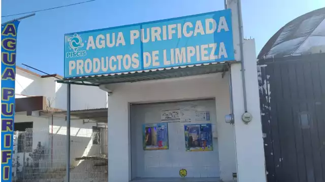 La Comisión Federal para la Protección contra Riesgos Sanitarios realiza inspecciones para garantizar que los comercios de alimentos y bebidas cumplan las normas.