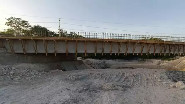 Por más de 15 días, no se ha visto trabajadores en el puente de Miguel Alemán