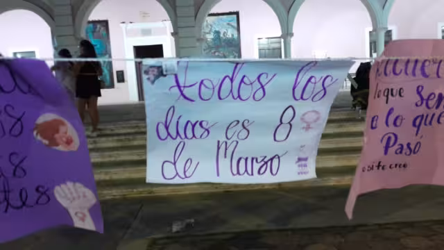 Esta fue una de las pancartas principales de la Marcha del 8M en Calkiní