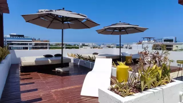 Los restauranteros esperan que el sargazo no afecte a familias que pasan el 10 de mayo en la playa