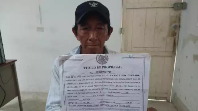 El abogado se quedó con el título de propiedad del campesino y le entregó una copia