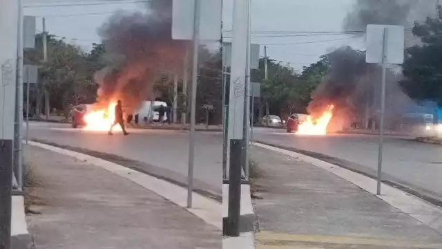 El vehículo se habría incendiado por un corto circuito
