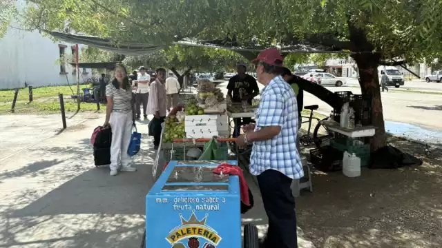 Sobreviven a las bajas ventas los vendedores ambulantes del Mercado Viejo de Chetumal, las ganancias semanales no llegan ni al salario mínimo
