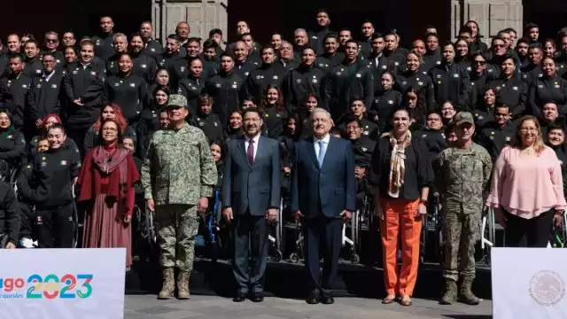 Andrés Manuel López Obrador abandera a la delegación que competirá en los Juegos Parapanamericanos Santiago 2023