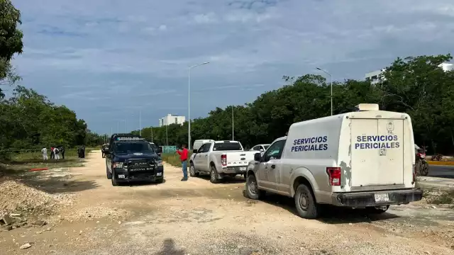 La zona fue acordonada y ya se encuentran peritos,  servicio médico forense y policía de Investigación de la Fiscalía General del Estado. 