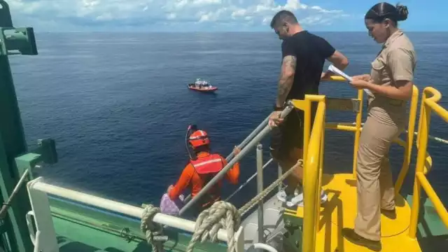 : Asimismo, personal de la Marina decomisó 22 ejemplares vivos de caracol rosado, extraídos sin permiso por una persona.