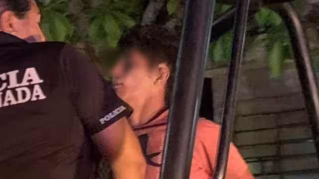 Vecinos de la colonia Santa Isabel sorprenden a sujeto y lo amarran a la base de un señalamiento