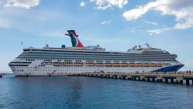 El crucero Carnival Valor llega con más de 2 mil pasajeros y mil tripulantes