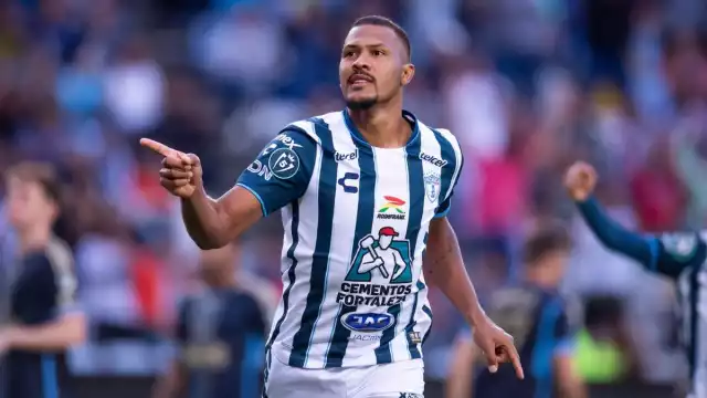 Salomón Rondón marcó tres goles para Pachuca
