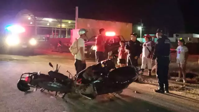 Al sitio llegaron policías municipales que solicitaron la presencia de los tutores de ambos conductores