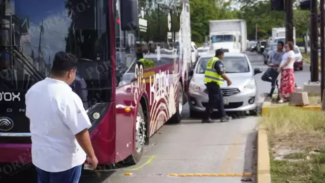 Intentó ganarle el paso al Ko’ox y terminó chocando en la colonia Aviación