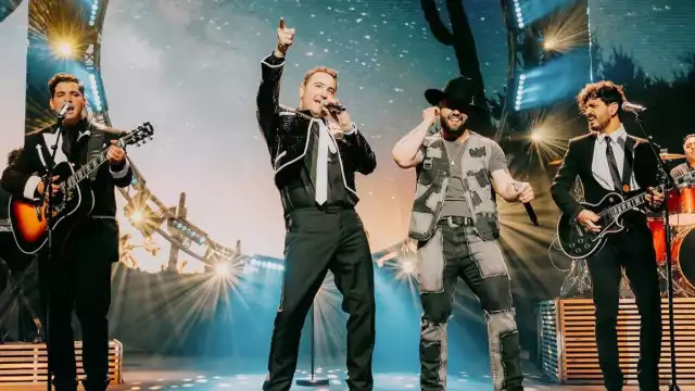 Reik y Carin León, unos de los invitados en La Plaza México. Foto: Especial