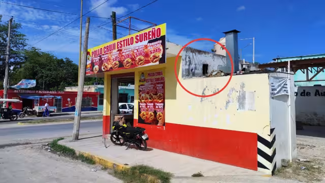 El robo fue descubierto por el dueño del negocio cuando acudió a abrir para comenzar su venta