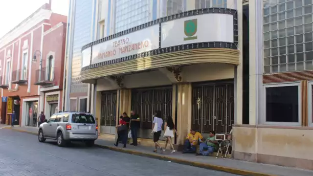 El inmueble cuenta con una sala principal para mil doscientos veinte asistentes