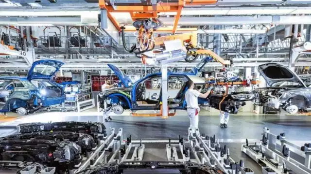 Inegi informó que durante octubre la producción de autos subió 35.77 % y la exportación 18.11 %