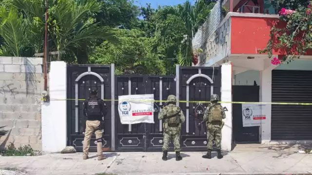 También se encontraron documentos, identificaciones y otros indicios relacionados con la venta de suministro de estupefacientes.