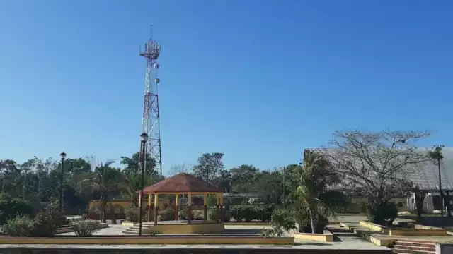 Exigen servicio médico y calles dignas