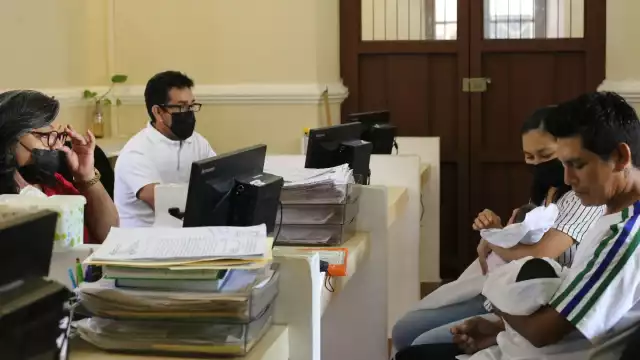 Los sacerdotes de las comunidades mayahablantes son los que se encargan de traducir a las personas para una mejor inclusión