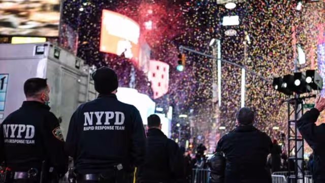 Nueva York implementó un operativo de seguridad para vigilar las celebraciones de Año Nuevo en Times Square