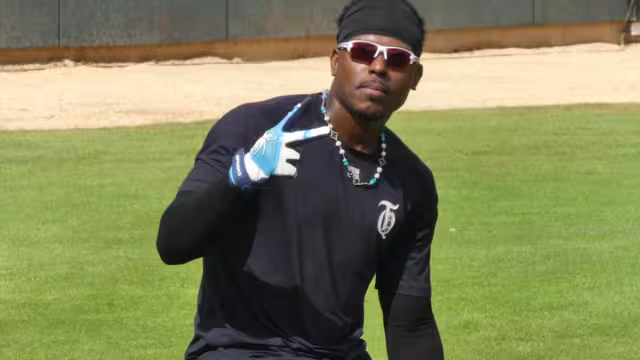 El jardinero y primer bat, el hermosillense Carlos Figueroa, uno de los refuerzos de los Tigres de Quintana Roo para la Temporada 2024 en la Liga Mexicana de Beisbol