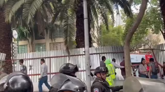 Claudia Sheinbaum manda retirar tapiales de Plaza Giordano Bruno, alcaldía Cuauhtémoc, CDMX