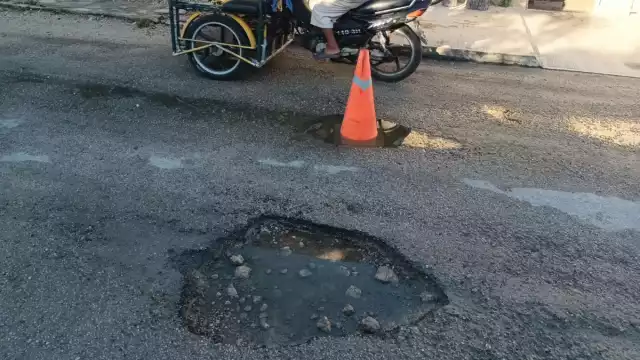 Muchas personas expusieron que están hartas de pedir al Ayuntamiento el bacheo en los carriles más dañados